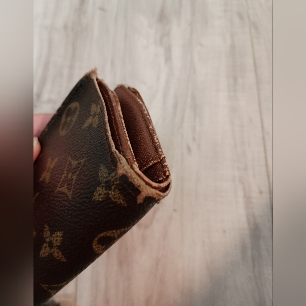 LOUIS VUITTON Monogram Canvas Leather French Compact Clutch Wallet - Picture 4 of 14